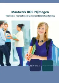 Omslag van het leerwerkboek voor 'Maatwerk' met de titel 'Maatwerk ROC Nijmegen: Toerisme, recreatie en luchtvaartdienstverlening'