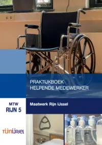 Omslag van het leerwerkboek voor 'Maatwerk' met de titel 'Maatwerk Rijn IJssel: Praktijkboek helpende medewerker'
